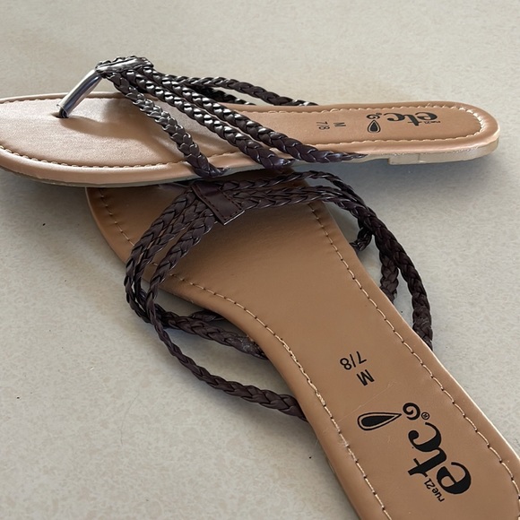 Sandles like new size 7/8 - Picture 2 of 2